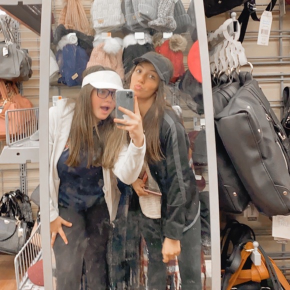 Meet your Posher, Madyson - Picture 1 of 1